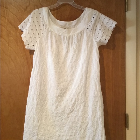 Old Navy Dresses & Skirts - Old Navy eyelet dress. EUC.